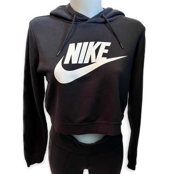 Nike Tops - 🔥 Nike Sportswear Club Fleece Cropped Black Hoodie Small - Excellent Condition🔥